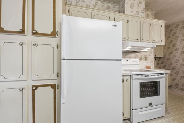 221 COVENT GARDEN AVENUE, Davenport, FL 33897