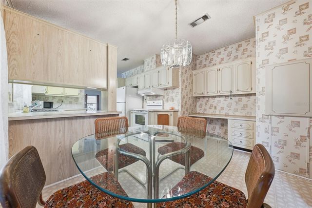 221 COVENT GARDEN AVENUE, Davenport, FL 33897