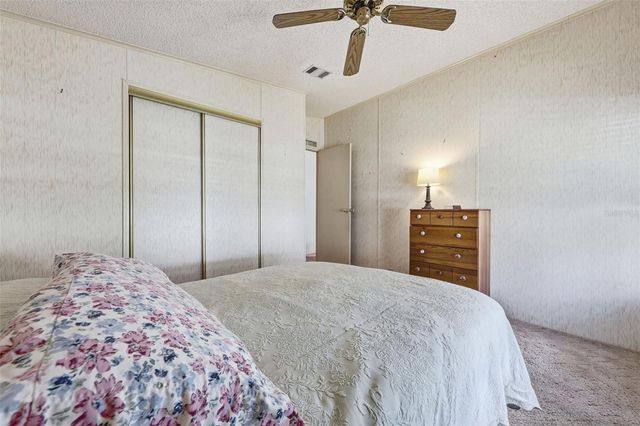 221 COVENT GARDEN AVENUE, Davenport, FL 33897