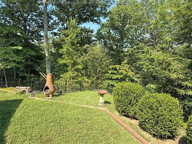 1500 Longridge Road, Charleston, WV 25314