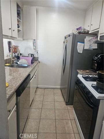 8601 International Avenue 266, Canoga Park (los Angeles), CA 91304