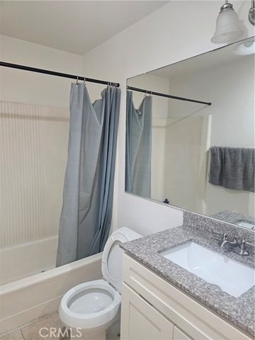 8601 International Avenue 266, Canoga Park (los Angeles), CA 91304