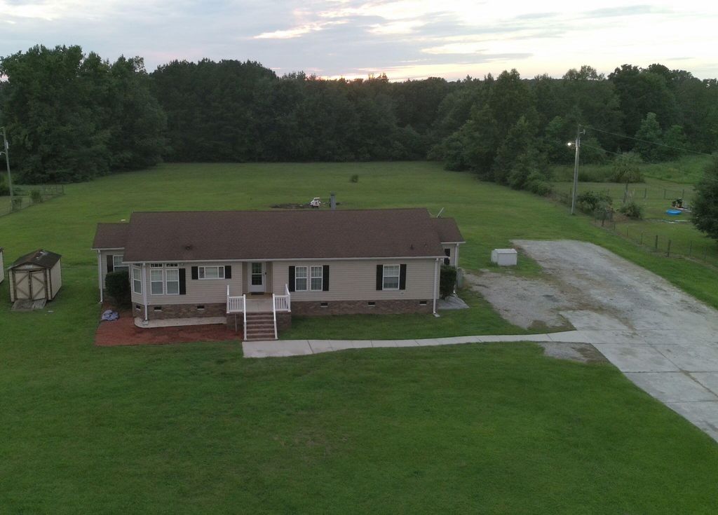 210 Belfast Avenue, Holly Hill, SC 29059