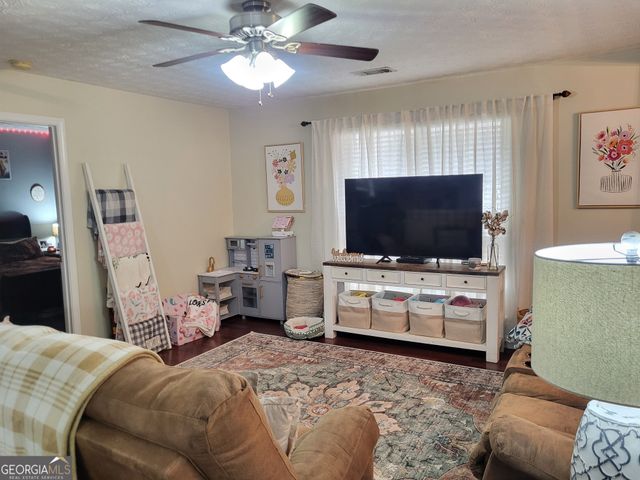 1071 County Road 196, Valley, AL 36854