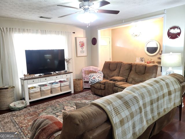 1071 County Road 196, Valley, AL 36854