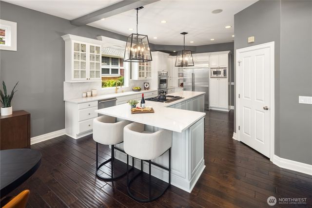 6410 Fairway Place SE, Snoqualmie, WA 98065