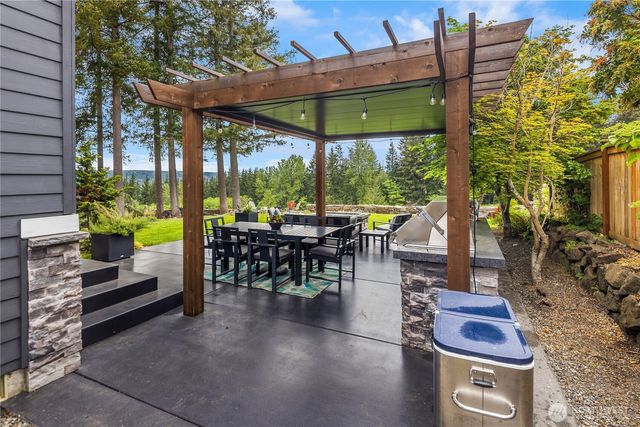 6410 Fairway Place SE, Snoqualmie, WA 98065