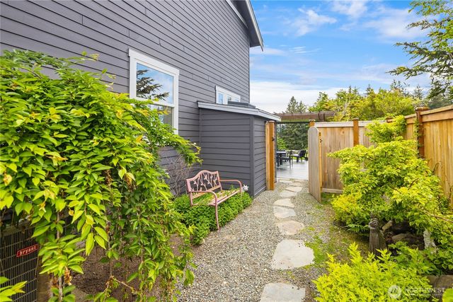 6410 Fairway Place SE, Snoqualmie, WA 98065