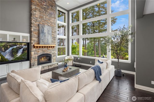 6410 Fairway Place SE, Snoqualmie, WA 98065