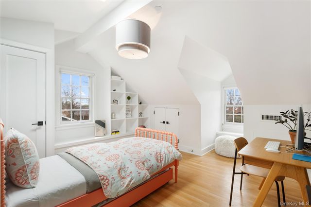 21 Orchard Road, Larchmont, NY 10538