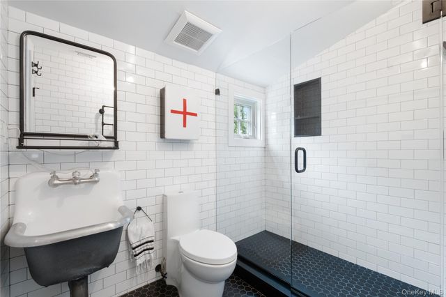 21 Orchard Road, Larchmont, NY 10538