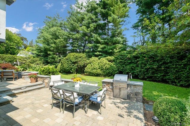 21 Orchard Road, Larchmont, NY 10538