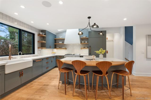 21 Orchard Road, Larchmont, NY 10538