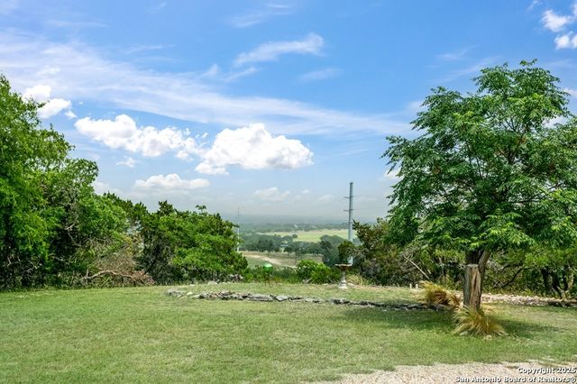 260 Chinaberry Lane, Fredericksburg, TX 78624