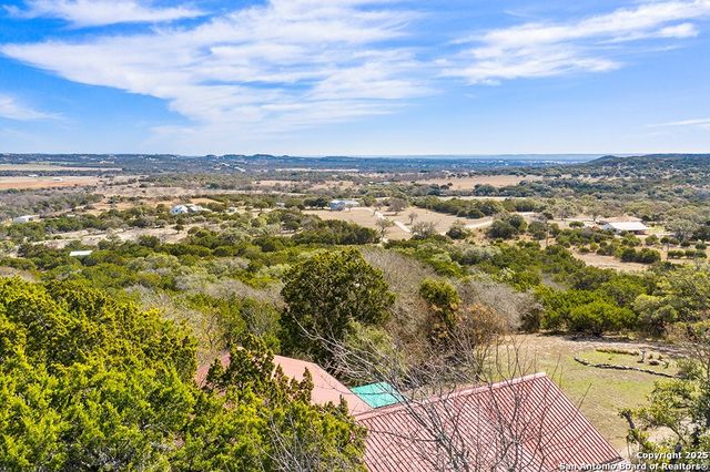 260 Chinaberry Lane, Fredericksburg, TX 78624