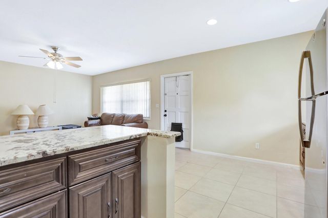 1996 NE 33rd St 4, Lighthouse Point, FL 33064