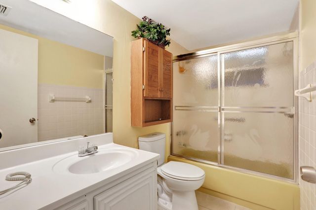 1996 NE 33rd St 4, Lighthouse Point, FL 33064