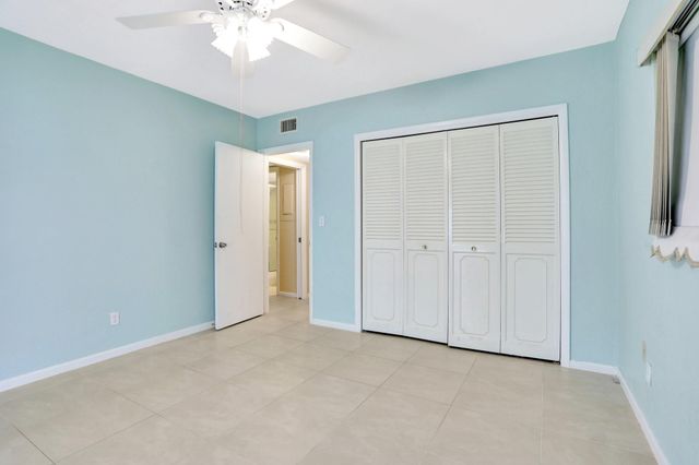 1996 NE 33rd St 4, Lighthouse Point, FL 33064