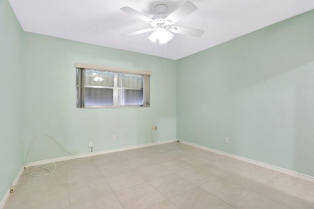 1996 NE 33rd St 4, Lighthouse Point, FL 33064