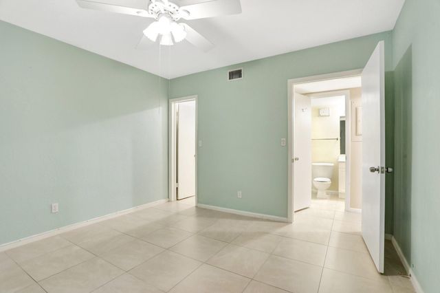 1996 NE 33rd St 4, Lighthouse Point, FL 33064