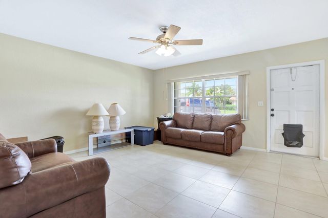 1996 NE 33rd St 4, Lighthouse Point, FL 33064