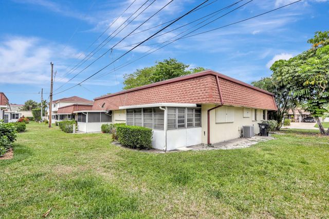 1996 NE 33rd St 4, Lighthouse Point, FL 33064