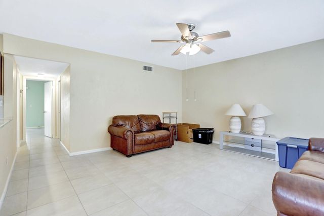 1996 NE 33rd St 4, Lighthouse Point, FL 33064