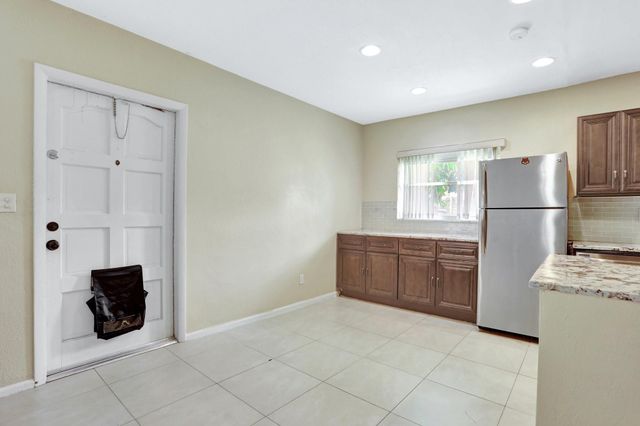 1996 NE 33rd St 4, Lighthouse Point, FL 33064