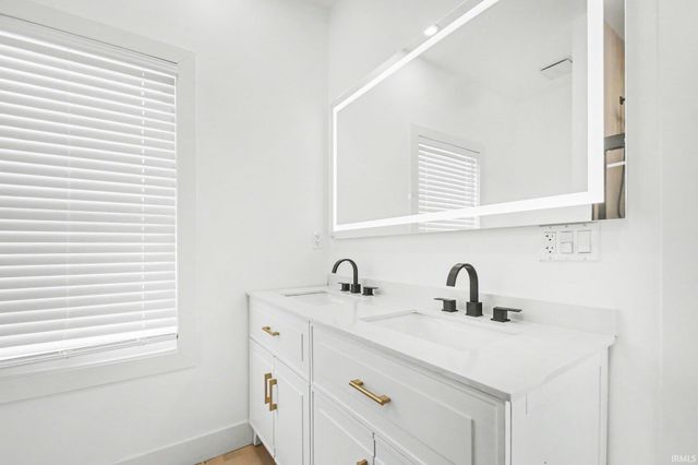 1130 W Lincoln Way Way, South Bend, IN 46616