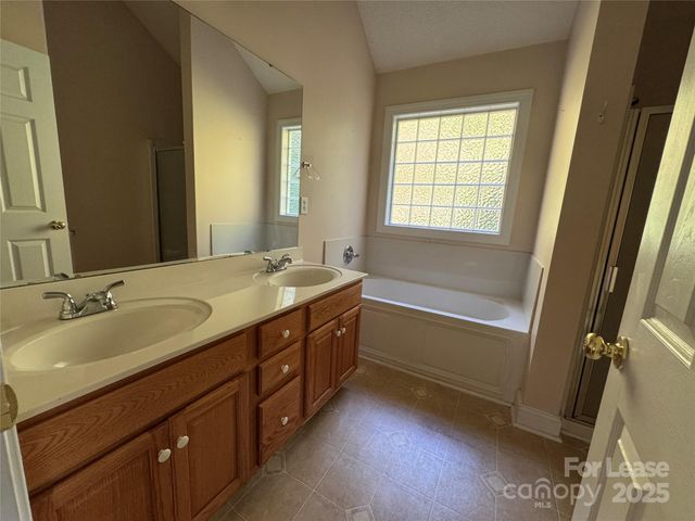 1283 Laurel Woods Drive, Gastonia, NC 28052