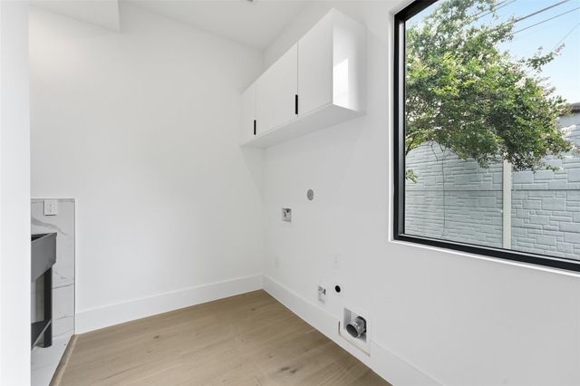 519 W 30th Street, Houston, TX 77018