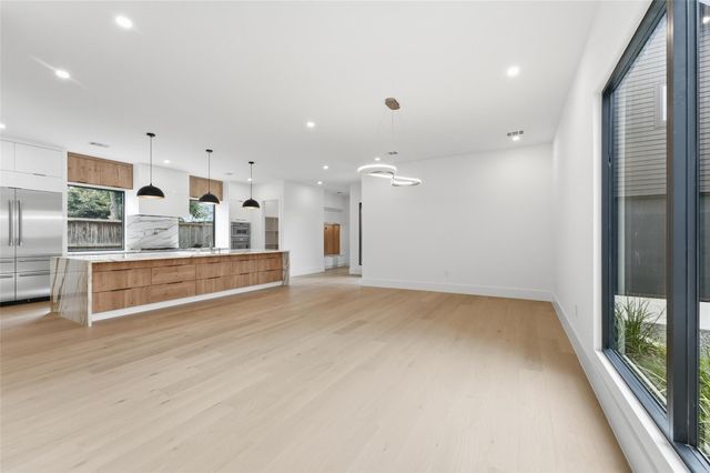 519 W 30th Street, Houston, TX 77018