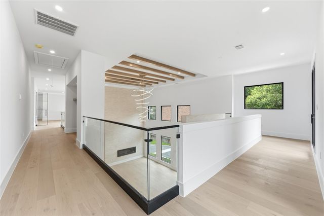519 W 30th Street, Houston, TX 77018