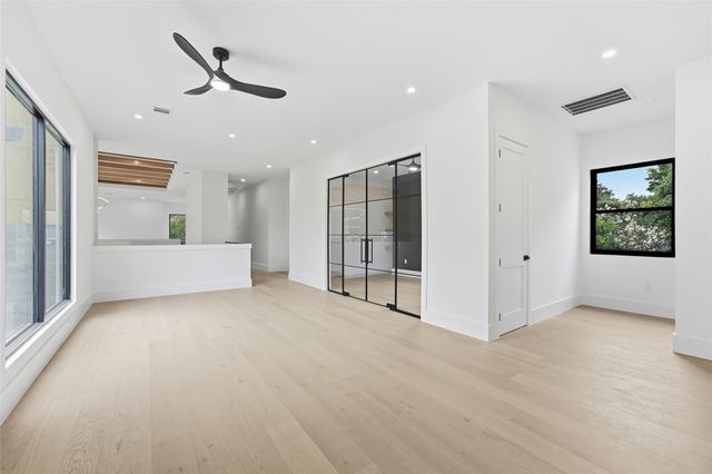 519 W 30th Street, Houston, TX 77018
