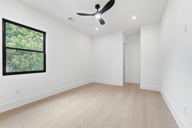 519 W 30th Street, Houston, TX 77018