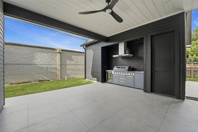 519 W 30th Street, Houston, TX 77018