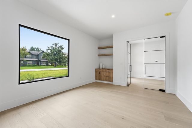 519 W 30th Street, Houston, TX 77018