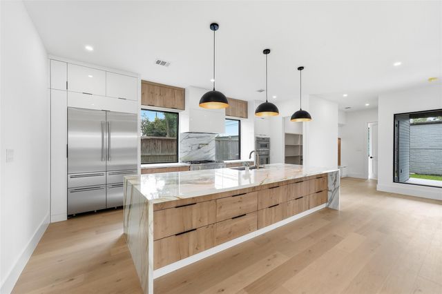 519 W 30th Street, Houston, TX 77018