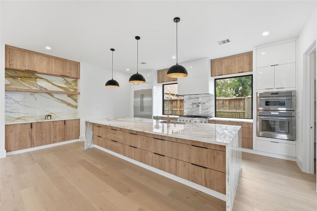 519 W 30th Street, Houston, TX 77018