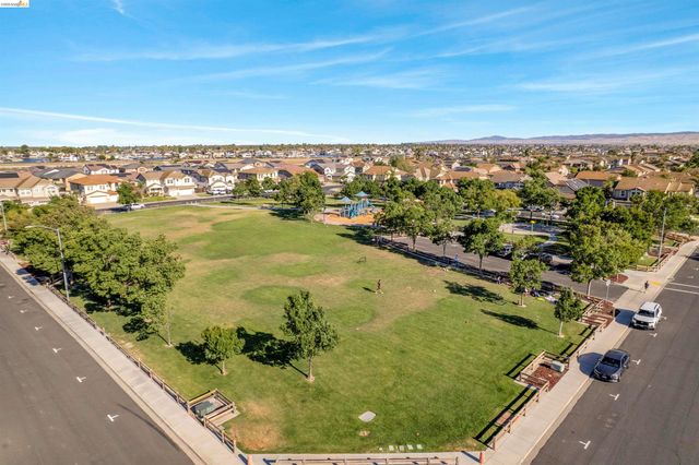 1525 Coleridge Way, Discovery Bay, CA 94505