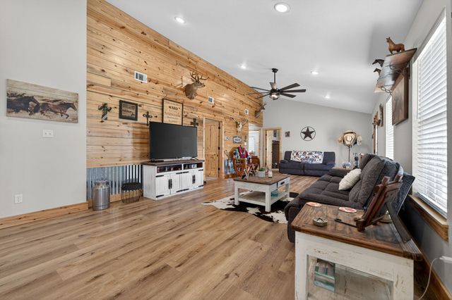 2444 Vz County Road 2813, Mabank, TX 75147