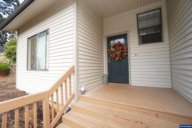 1049 Fernwood Ct NW, Salem, OR 97304