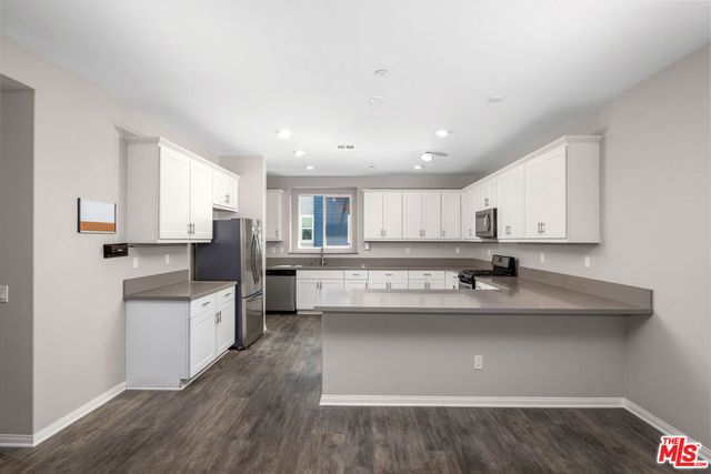 757 Daniel Freeman Circle, Inglewood, CA 90301