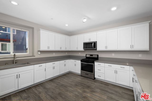 757 Daniel Freeman Circle, Inglewood, CA 90301