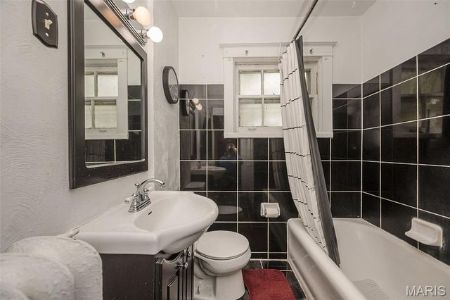 6775 Chamberlain Avenue, University City, MO 63130