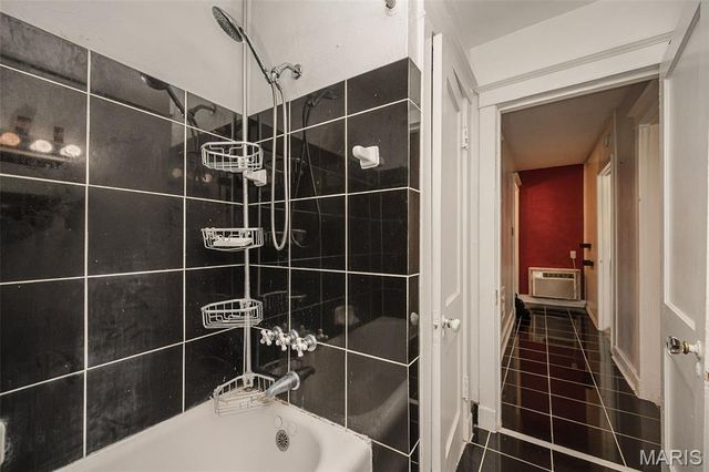 6775 Chamberlain Avenue, University City, MO 63130