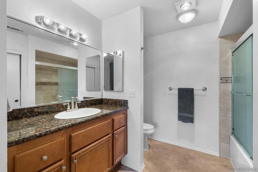 Image 12 of property listing at 31909 Del Cielo Este Unit 3, Bonsall, CA 92003