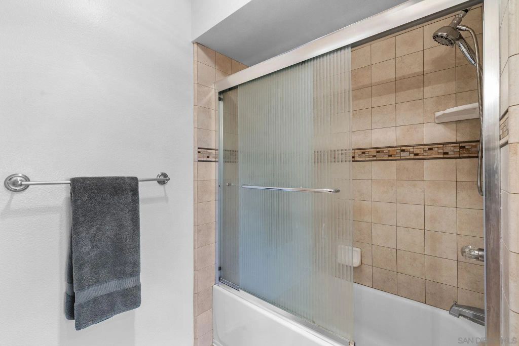 Image 13 of property listing at 31909 Del Cielo Este Unit 3, Bonsall, CA 92003