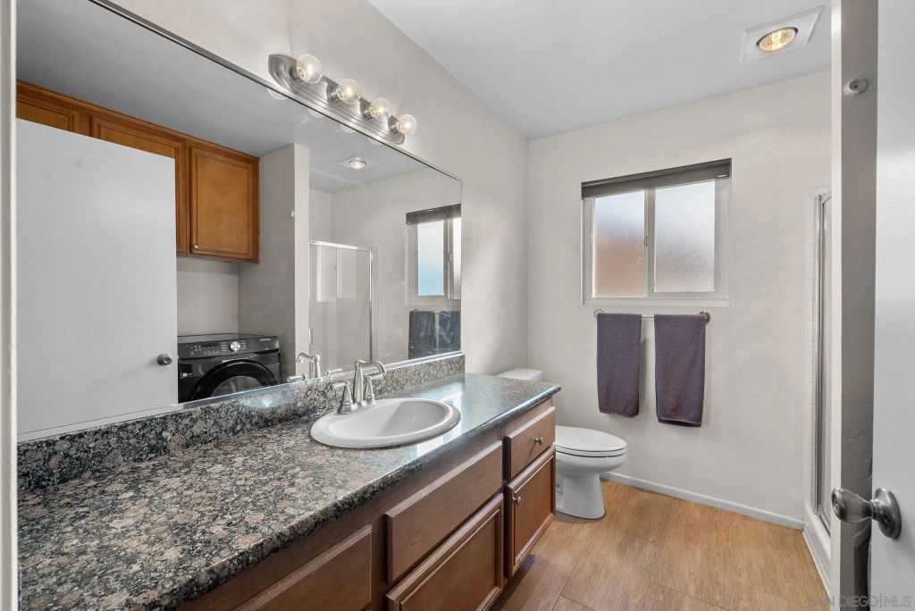 Image 15 of property listing at 31909 Del Cielo Este Unit 3, Bonsall, CA 92003