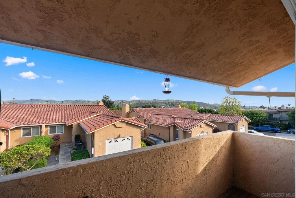 Image 18 of property listing at 31909 Del Cielo Este Unit 3, Bonsall, CA 92003
